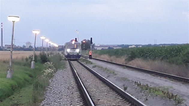 Vlak vykolejil ve stanici Medleice. Jel maximln tyicetikilometrovou rychlost.