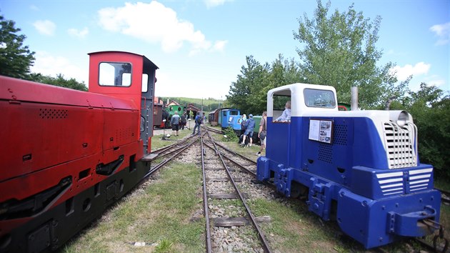 Krom zbavy pod povrchem v dolech ek na turisty tak raritn zkokolejka na povrchu a historick lokomotivy.