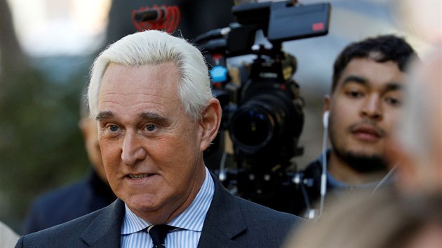 Roger Stone, bval poradce americkho prezidenta Trumpa, pichz k len v Kongresu. (listopad 2019)