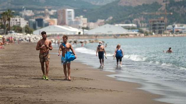 Znovuotevřené pláže ve španělské Malaze. (1. června 2020)