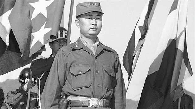 Jihokorejsk generl Paik Sun-jup na snmku z roku 1953.