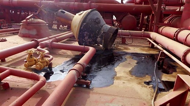 Tanker s barely ropy oputn u pobe Jemenu hroz ekologickou katastrofou, snmek z roku 2019 ukazuje jeho zanedban stav.