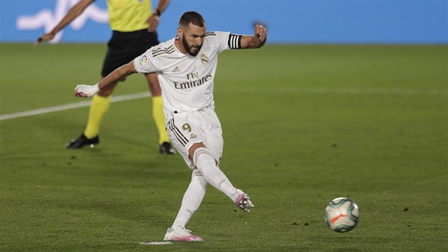 Karim Benzema z Realu Madrid stl na brnu Alavse.