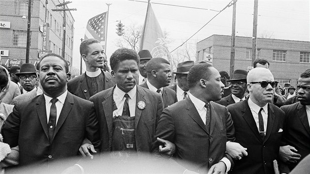 John Lewis jako jeden ze zakladatel studentskho aktivistickho sdruen SNCC pomhal v roce 1963 uspodat Pochod na Washington, pi kterm King pronesl pamtn projev osahujc slova: I have a dream (mm sen).