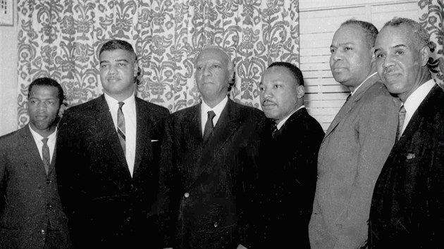 Ldi hnut za lidsk prva. Zleva:  John Lewis, Whitney Young, A. Philip Randolph, Martin Luther King Jr., James Farmer a Roy Wilkins (2. ervence 1963).