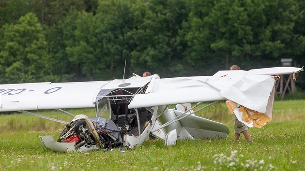 U obce Lhta na Plzesku dnes ped polednem havarovalo ultralehk letadlo. Na palub byl pouze pilot. Pi nouzovm pistn utrpl stedn tk zrann. (18. ervence 2020)