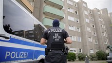 Německý policista v Berlíně během zátahu na podezřelé z terorismu (15. července...