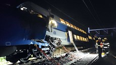 Záchranái zasahují u osobního vlaku, který se u eského Brodu na hlavní trati...