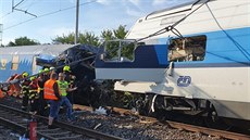 Odstraňování následků nehody vlaků u Českého Brodu. (15. července 2020)