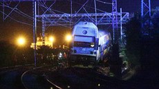 Při srážce nákladního a osobního vlaku mezi Úvaly a Českým Brodem se zranily...
