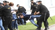 Stet policist s protivládními demonstranty v bloruském Minsku (14. ervence...