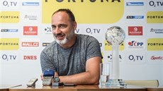 Jindřich Trpišovský ze Slavie s cenou pro nejlepšího trenéra ligové sezony.
