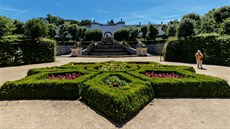 Na zámku Dobříš skončila po dvou a půl letech obnova francouzského parku, kvůli...