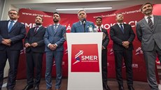 Slovenský expremiér Robert Fico pedstavuje nové sloení vedení strany Smr-SD....