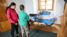 Motocyklová expozice na hrad Kámen na Pelhimovsku. Sbírka se v letoním roce rozroste o nový exponát, na jeho poízení uvolní peníze i Kraj Vysoina. O jaký exemplá pjde, je ale zatím tajemstvím.