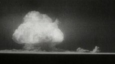 Typický atomový h�ib p�i výbuchu jaderné bomby
