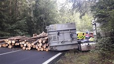 Na silnici mezi Toužimí a Bochovem u Kojšovic havarovalo nákladní auto, které...