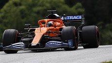 Carlos Sainz z McLarenu na trati Velké ceny týrska F1.