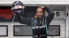 Lewis Hamilton z Mercedesu se raduje z prvenství ve Velké cen Maarska F1.