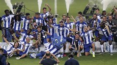 Fotbalisté FC Porto oslavují portugalský titul.