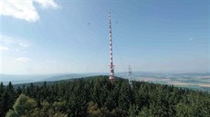 Kle. Vysíla z vrcholu rozhledny a Blanský les  západní ást