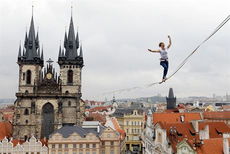 Anna Hanu Kuchaová nad Staromstským námstím.