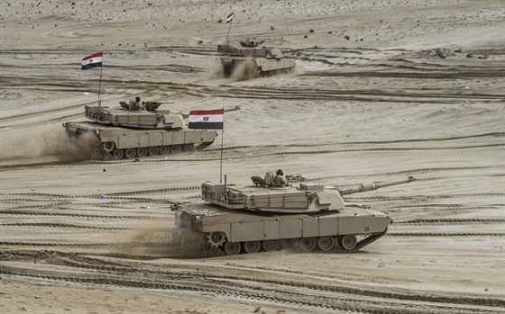 Egyptské tanky na vojenském cviení Arab Shield (15.l istopadu 2018)