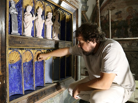 Restaurátor Luká Brotánek istí boní oltá 14 svatých pomocník, kam se vrátí...