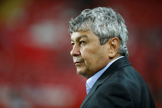 Trenér Mircea Lucescu v dobách, kdy vedl tureckou fotbalovou reprezentaci.