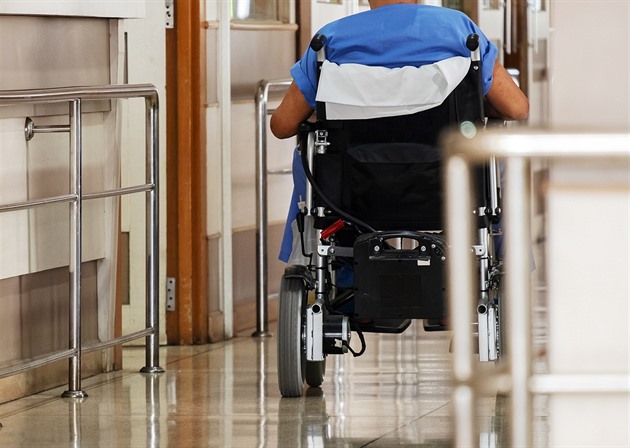 Školy v Praze jsou plné bariér. Nová databáze má usnadnit výběr dětem na vozíku