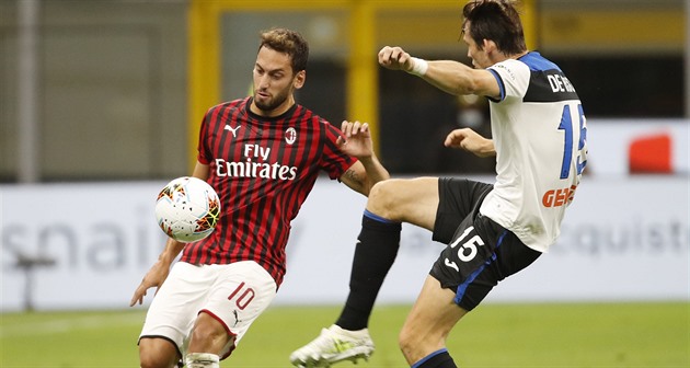 Bergamo remízou s AC Milán znovu oddálilo mistrovské oslavy Juventusu