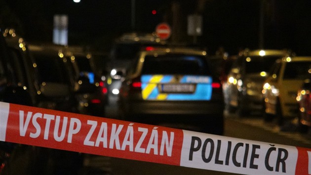 Policie vyšetřuje pobodání muže v pražském Hloubětíně. (19.7.2020)