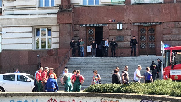 Podruhé v týdnu někdo oznámil bombu na pražském vrchním soudu