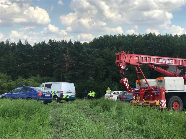Na Kutnohorsku se pevrhl traktor, dva lidé jsou po smrti (27. 7. 2020)