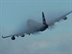 Boeing 747-400 spolenosti British Airways pi startu z londnskho letit...