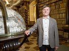 Nový povený editel Národní knihovny (NK) Vít Richter pózuje v sále Barokní...