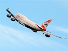 Boeing 747-400 spolenosti British Airways pi startu z londýnského letit...