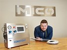 Majitel MICo Group, Jií Denner s jedním z prvních sériov vyrobených plicních...