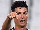 Cristiano Ronaldo a jeho gesto smrem ke spoluhrám z Juventusu Turín.