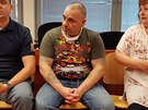 Bulhar Anton Ivanov Tonev u ústeckého krajského soudu (27.7.2020). Vpravo je...