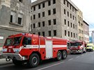 Pi poru v steck Revolun ulici zasahovaly dv jednotky hasi.