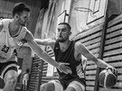 Luká Palyza (vlevo) a Tomá Satoranský na tréninku basketbalové reprezentace v...