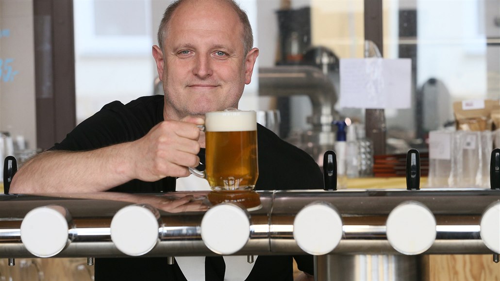 „Tak úžasná pivní pestrost tu dřív nebyla,“ říká pivní expert Jan Kočka.