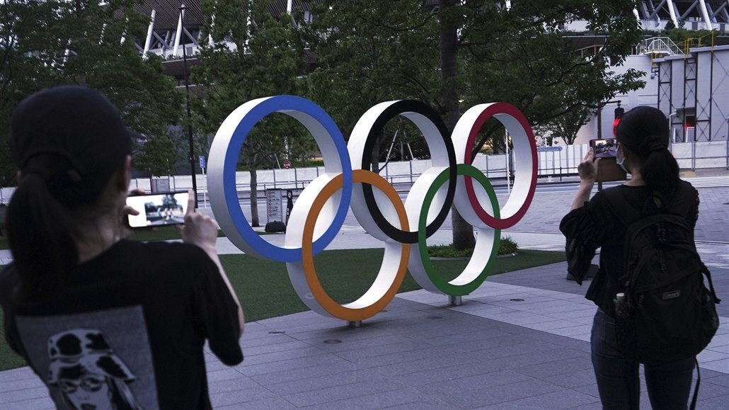 Olympiáda mla v Tokiu zaít v pátek, ale roní odklad zaídil, e je kolem symbolu pti kruh pusto