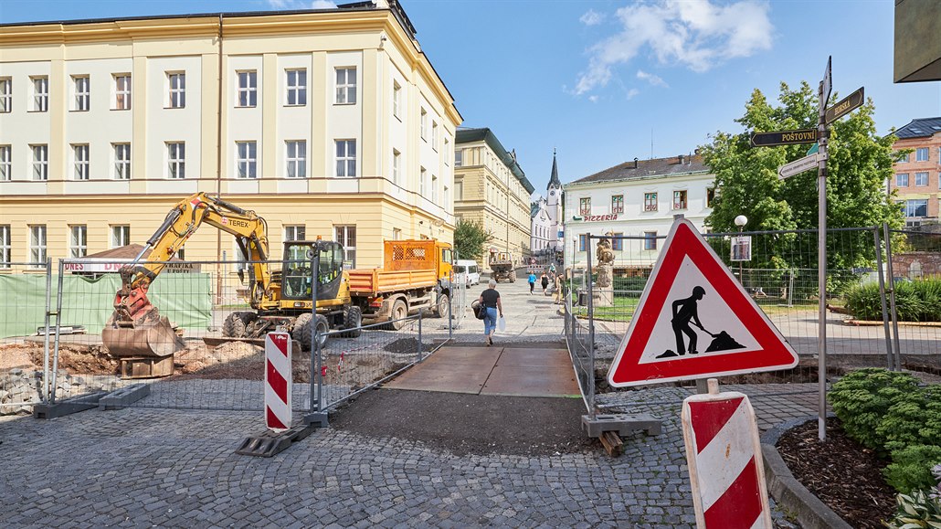 Svatojanské náměstí už opravují.