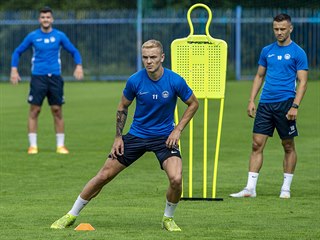 Záložník Jan Matoušek převlékl zelené triko za modré, z hostování v Jablonci se...