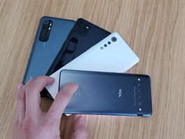 Prémiové smartphony stední tídy: Xiaomi Mi Note 10 Lite, TCL 10 Pro, Samsung...
