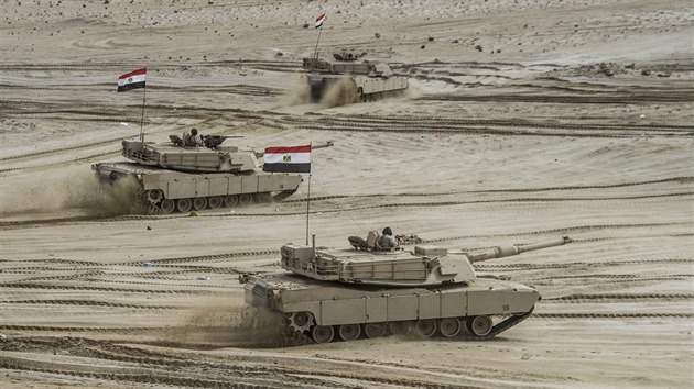 Egyptsk tanky na vojenskm cvien Arab Shield (15.l istopadu 2018)