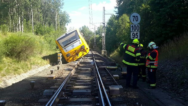 Na ndra Lzn Kynvart vykolejil motorov vlak. (22. ervence 2020)