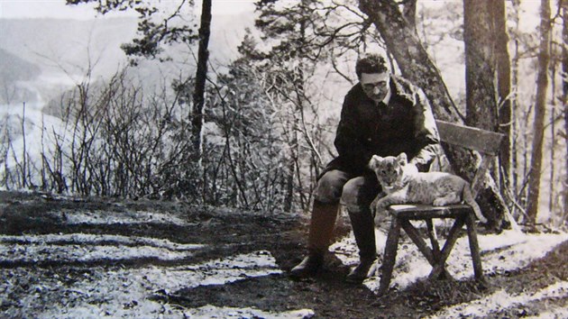 Baron Georg Haas mlad miloval vechna sv zvata, nejvc ale lvici, kterou koupil v roce 1930 od cirkusu Kludsk jako mld.